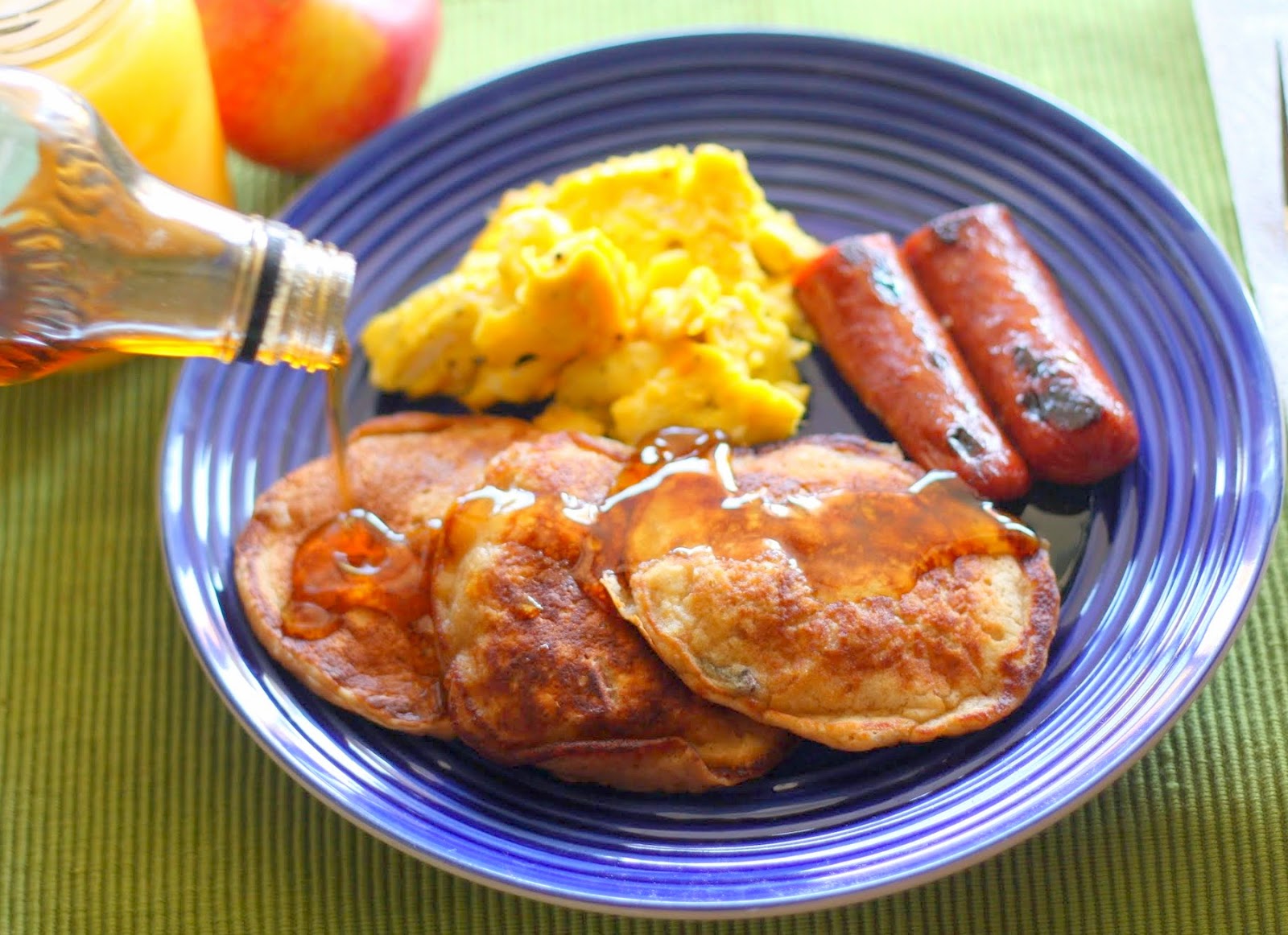 Mangio da Sola Applesauce Pancakes