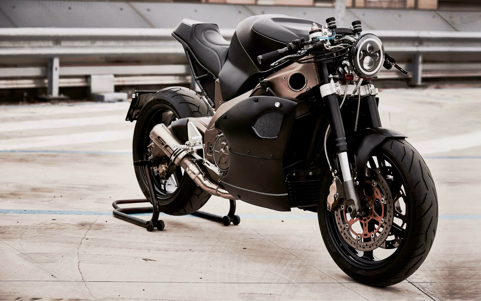Aprilia Tuono Cafe Racer Pictures