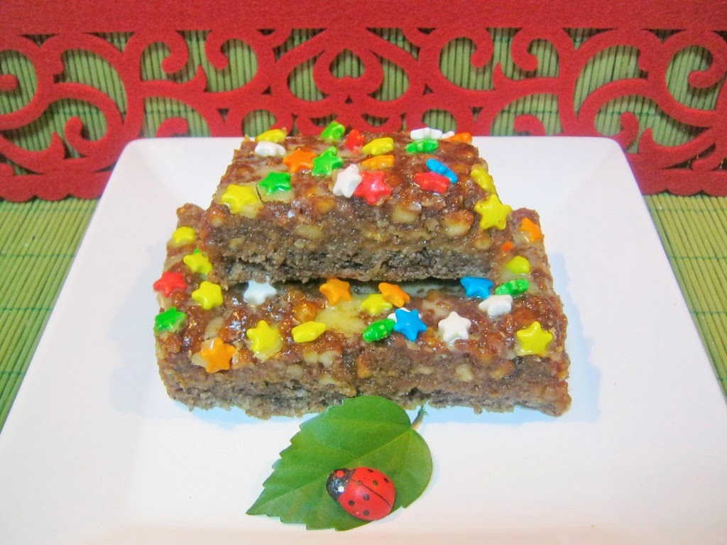 Prajitura din albusuri cu nuci caramelizate