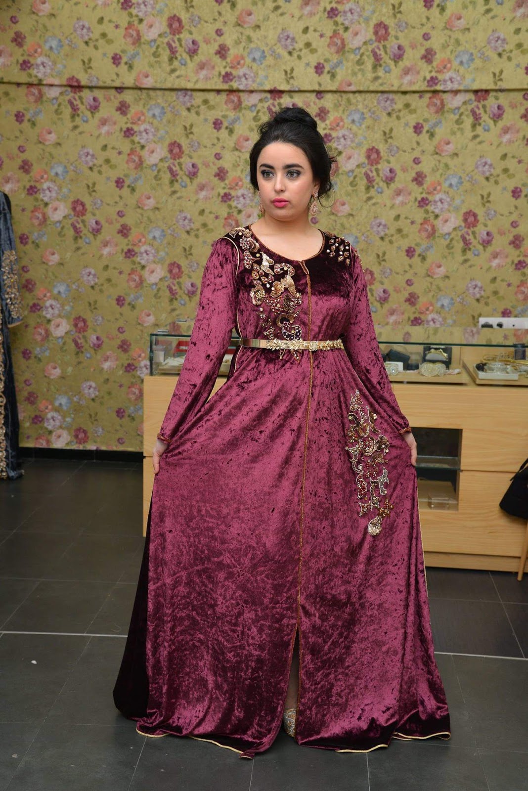 من أروع موديلات قفاطين مغربية بثوب الموبرة الراقي