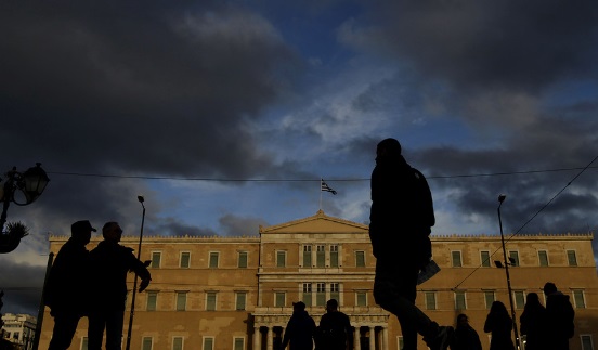 Η Ελλάδα καταρρέει