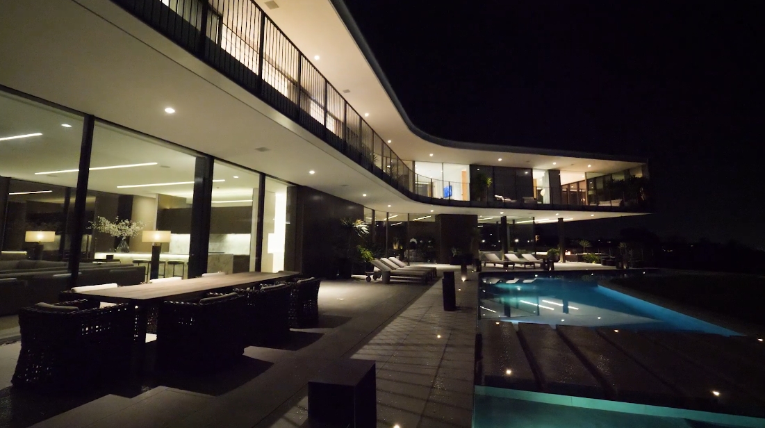 31 Interior Design Photos vs. Tour 11490 Orum Rd, Los Angeles, CA