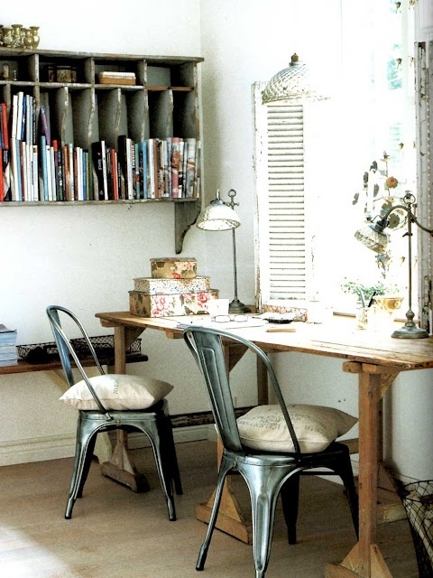 Oficina en casa con muebles vintage