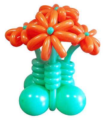 Ваза с цветами из воздушных шаров. Инструкция по изготовлению