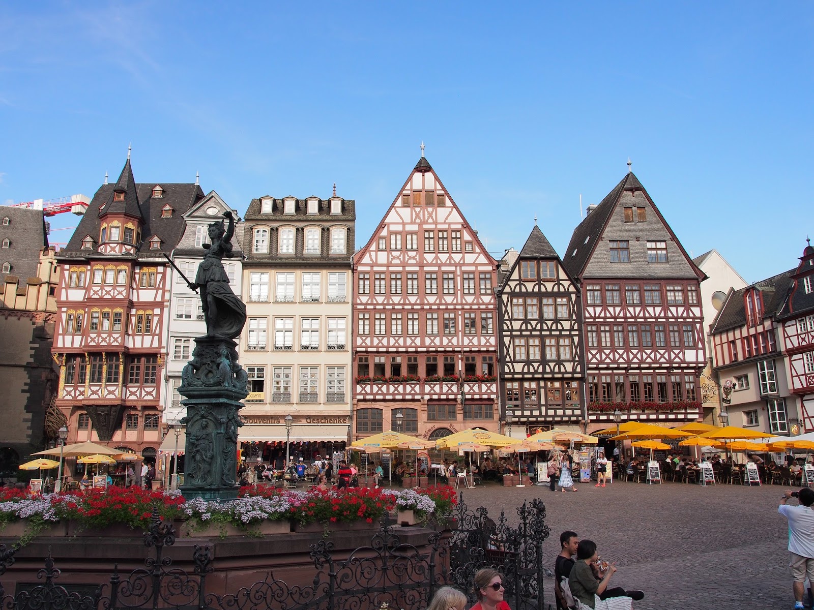 E M1とe M5でいつも写真日和 ドイツ フィンランド旅行記 3日目 5 フランクフルト レーマー広場 Frankfurt Romerber