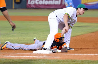 Estrellas remontan de forma impresionante y vencen a los Toros en extrainnings