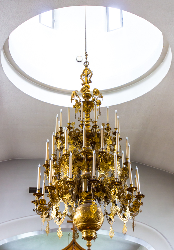 ortodoksikirkon kattokruunu kynttiläkruunu