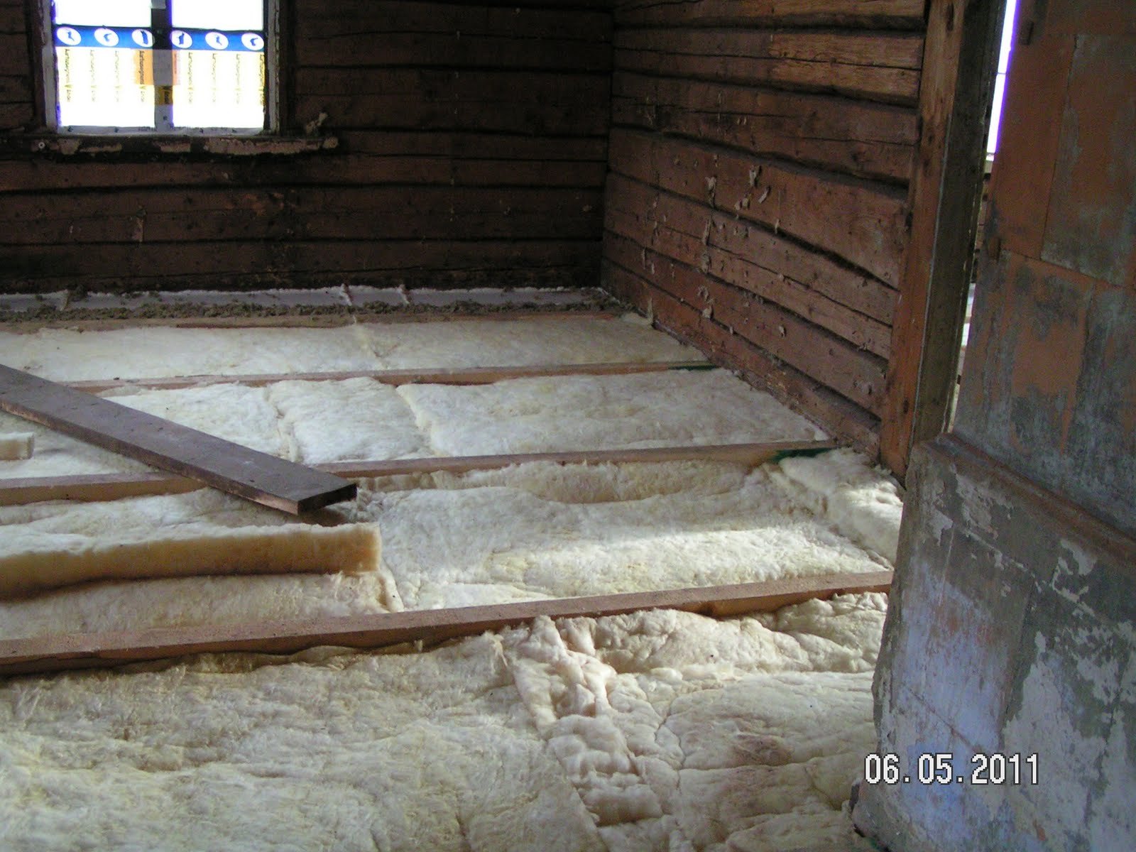 Metsamaja: Põrandate soojustamine.