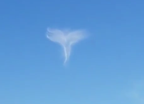 2 Is this an angel in the clouds? (chilling video)