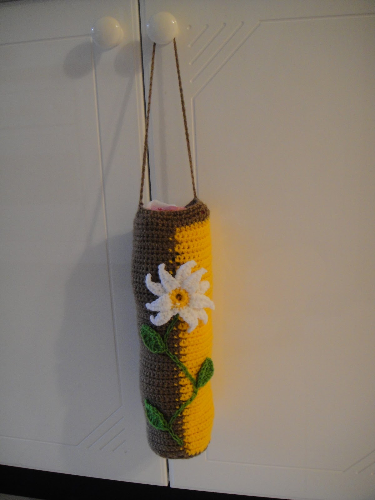 LittleMsBusy: Cute Plastic Bag Holder