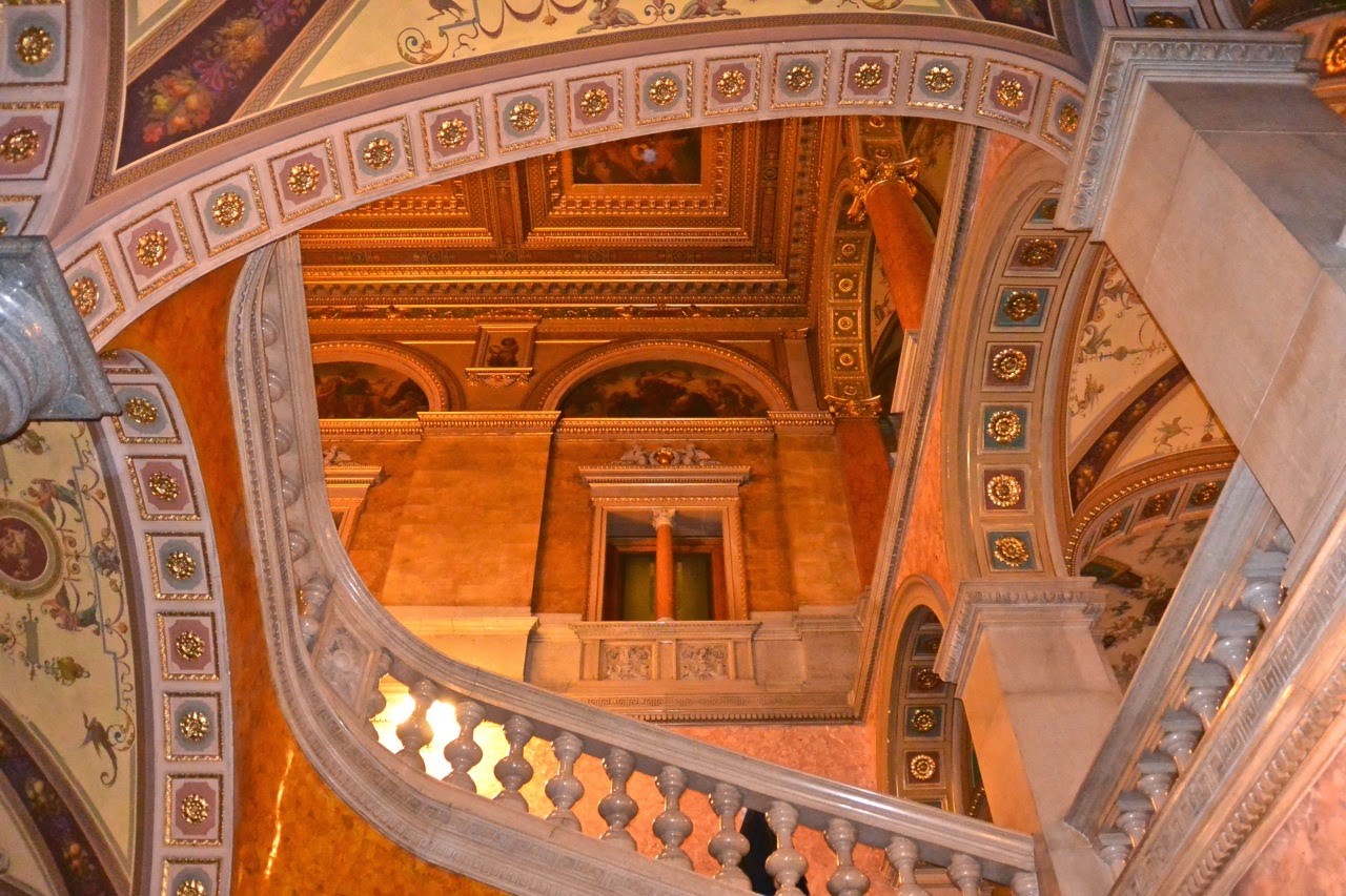 L'escalier de l'opéra national hongrois à Budapest : 