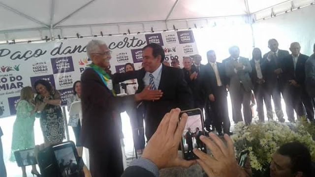 PAÇO DO LUMIAR: Josemar (PSDB) entrega a prefeitura para Domingos Dutra (PC do B) e deseja sucesso
