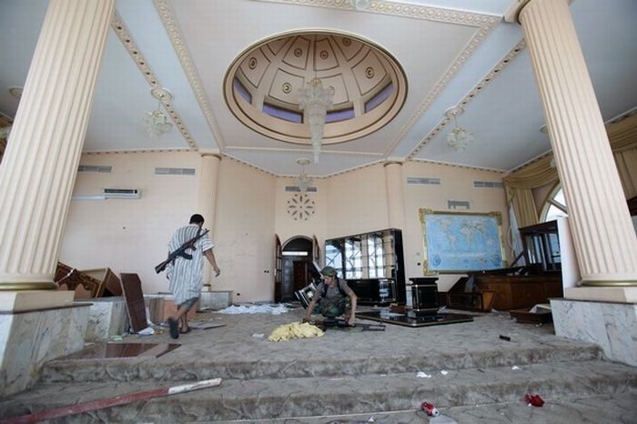 Libyan Rebels Inside Muammar Gaddafi House Picture and Libyan Rebels Inside Muammar Gaddafi House Picture and