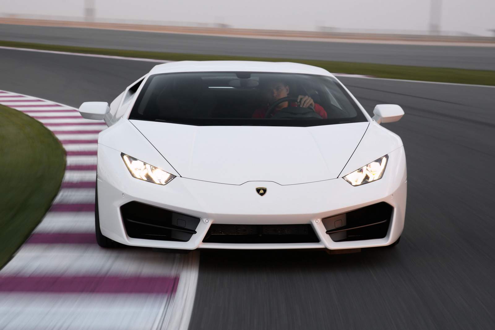 Huracán LP5802 chega ao Brasil este ano