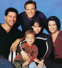 ... dos Adultos à Força (Party of Five)