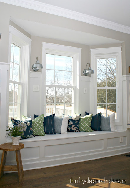 Window seat in bay window