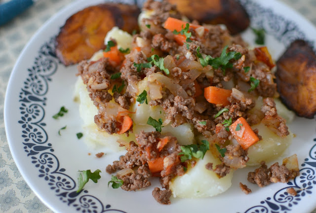 Ground Beef and Vegetables with Garlic Seasoned Potatoes Recipe. Meat and potato comfort food just like your grandma made! This dinner is ready in 30 minutes and is so simple but so delicious! Budget friendly too!