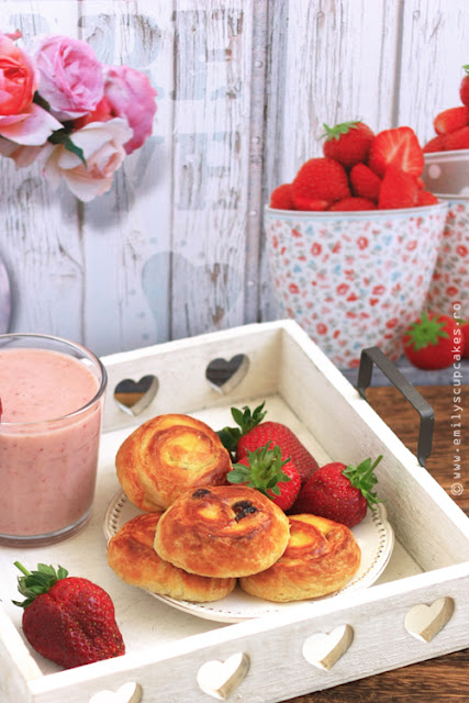 strawberry smoothie - capsune, banane si migdale