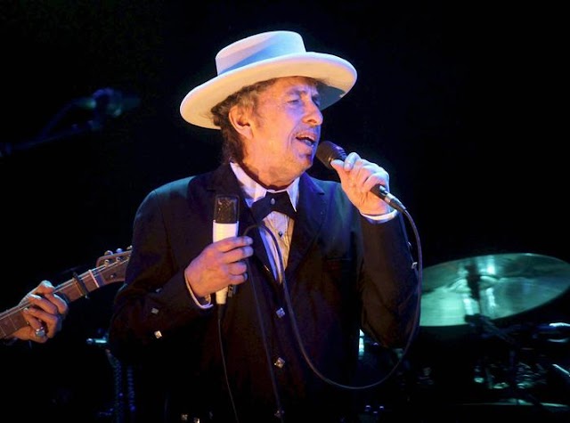 Bob Dylan, il Nobel che sapeva vivere solo in tour