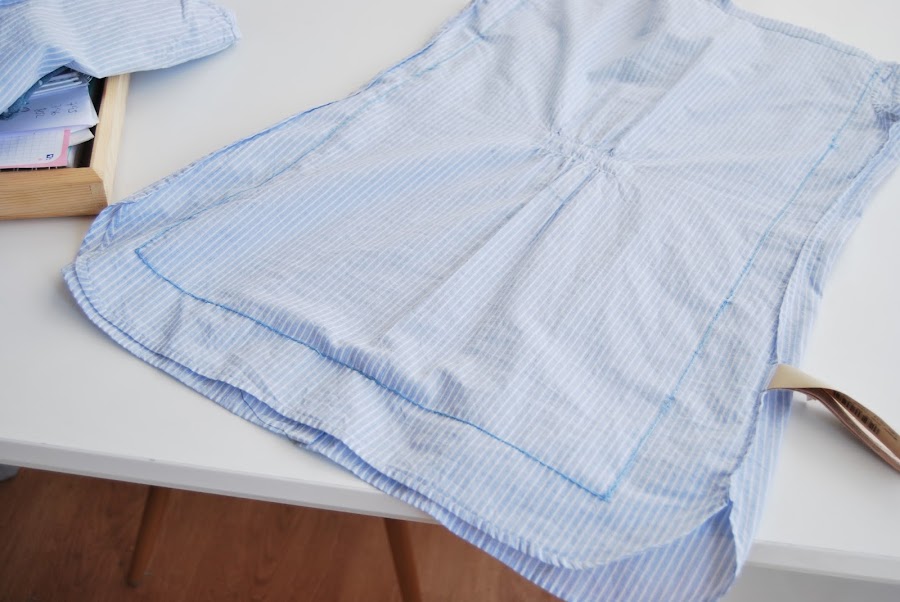 cojín hecho con una camisa