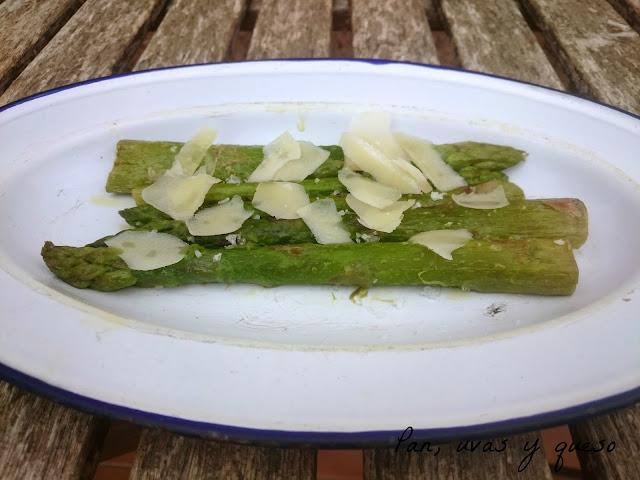 Esparragos-trigueros-parmesano-1.jpg