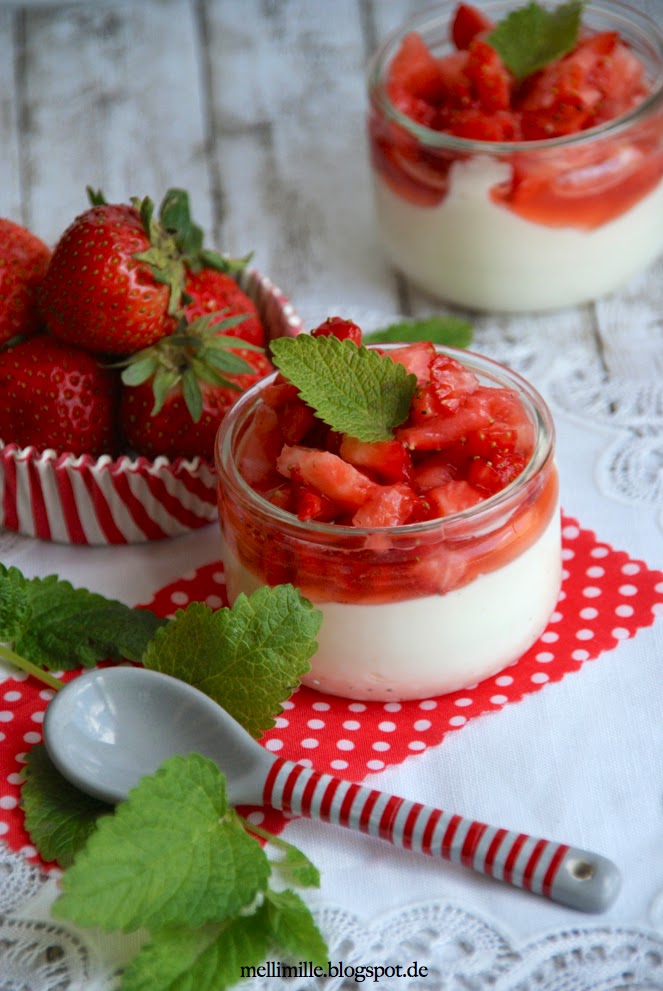 mellimille: Quarkmousse mit Erdbeerragout