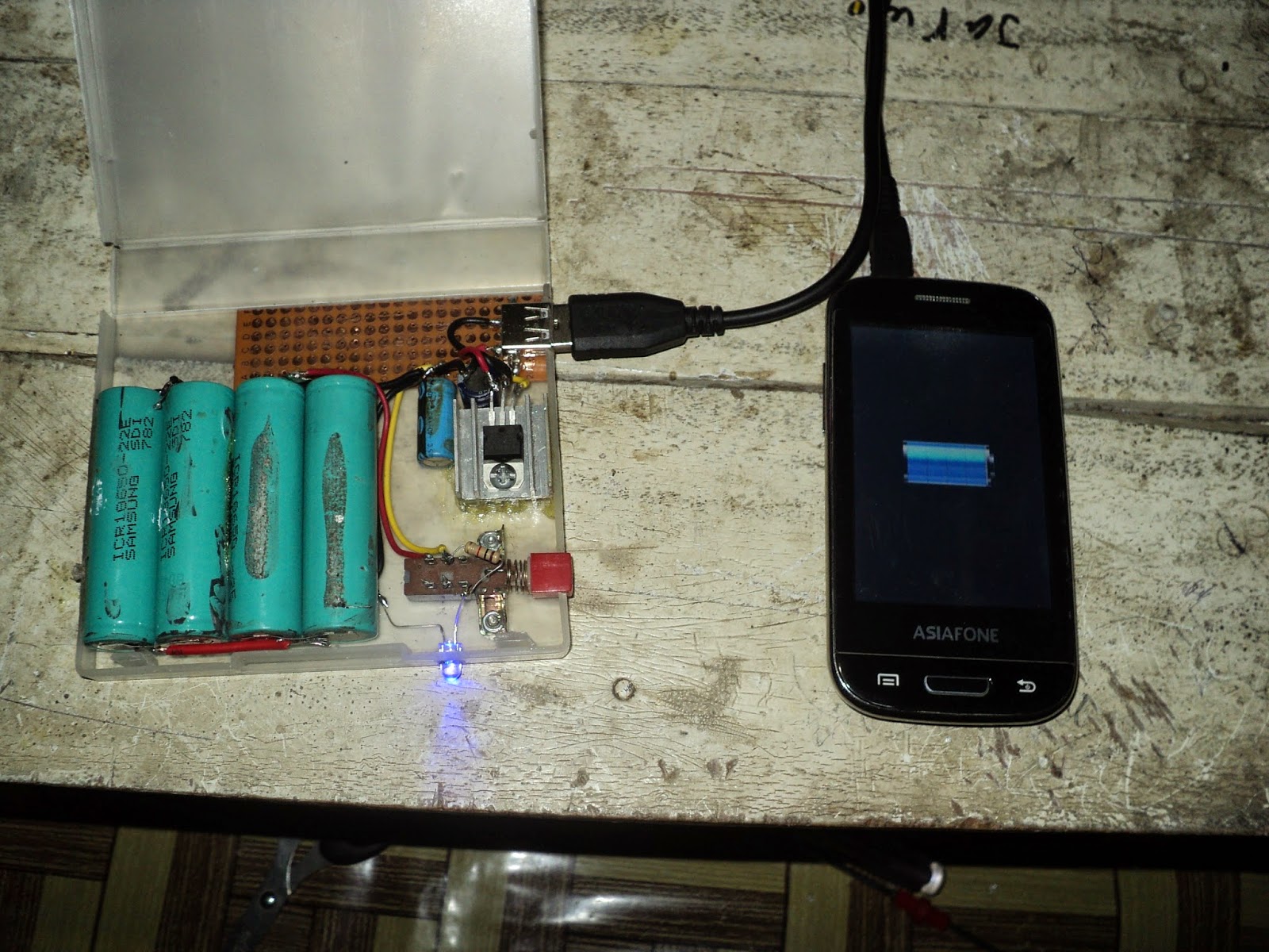 Berbagi itu Indah: Membuat Powerbank dari Baterai 18650 Bekas Laptop