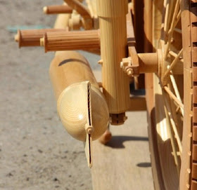 دراجة نارية لا تصدق منحوتة بالكامل من الخشب!