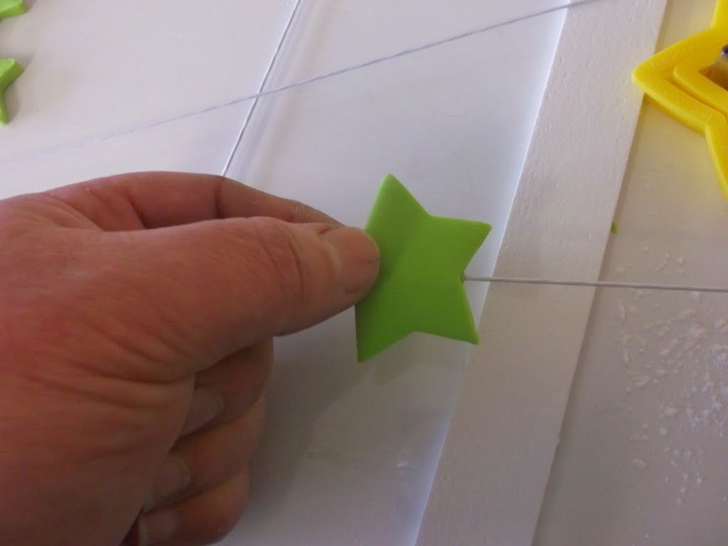 Kiwi Cakes How to make fondant stars on wires Tutorial Tuesday