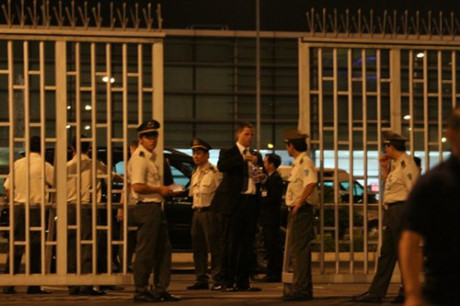 21h30: Tong thong Hoa Ky da den san bay quoc te Noi Bai - Anh 5