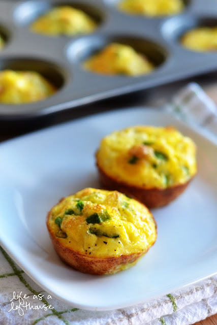 Egg muffins are filled with ham, chives, red bell pepper, eggs and cheese. Life-in-the-Lofthouse.com