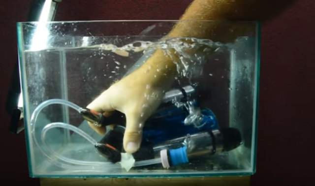 كيف تصنع جهاز تنفس تحت الماء بنفسك  DIY Underwater Breathing Device