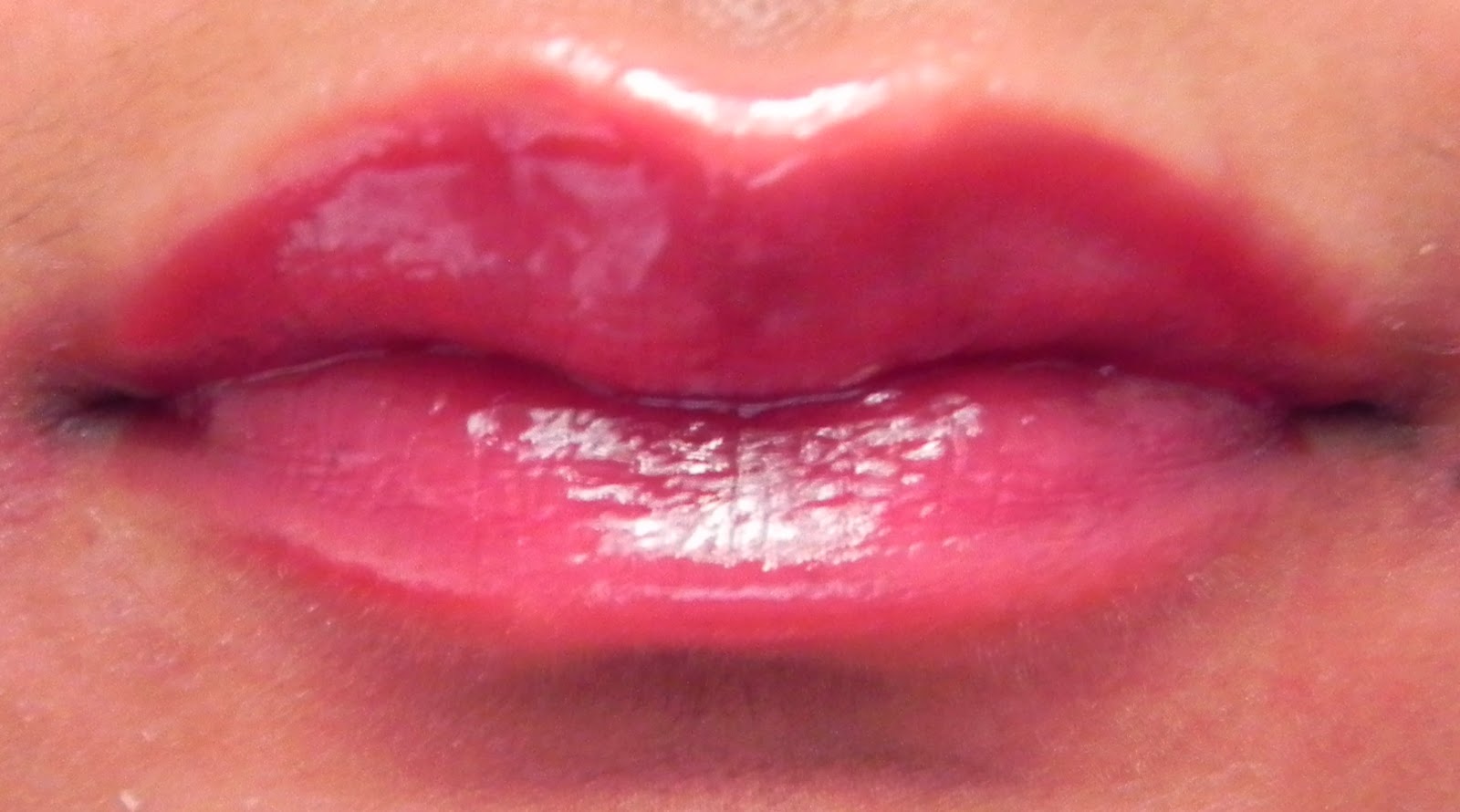 Au Naturale Product Review Red Apple Lipstick Eyeshadow in Champagne