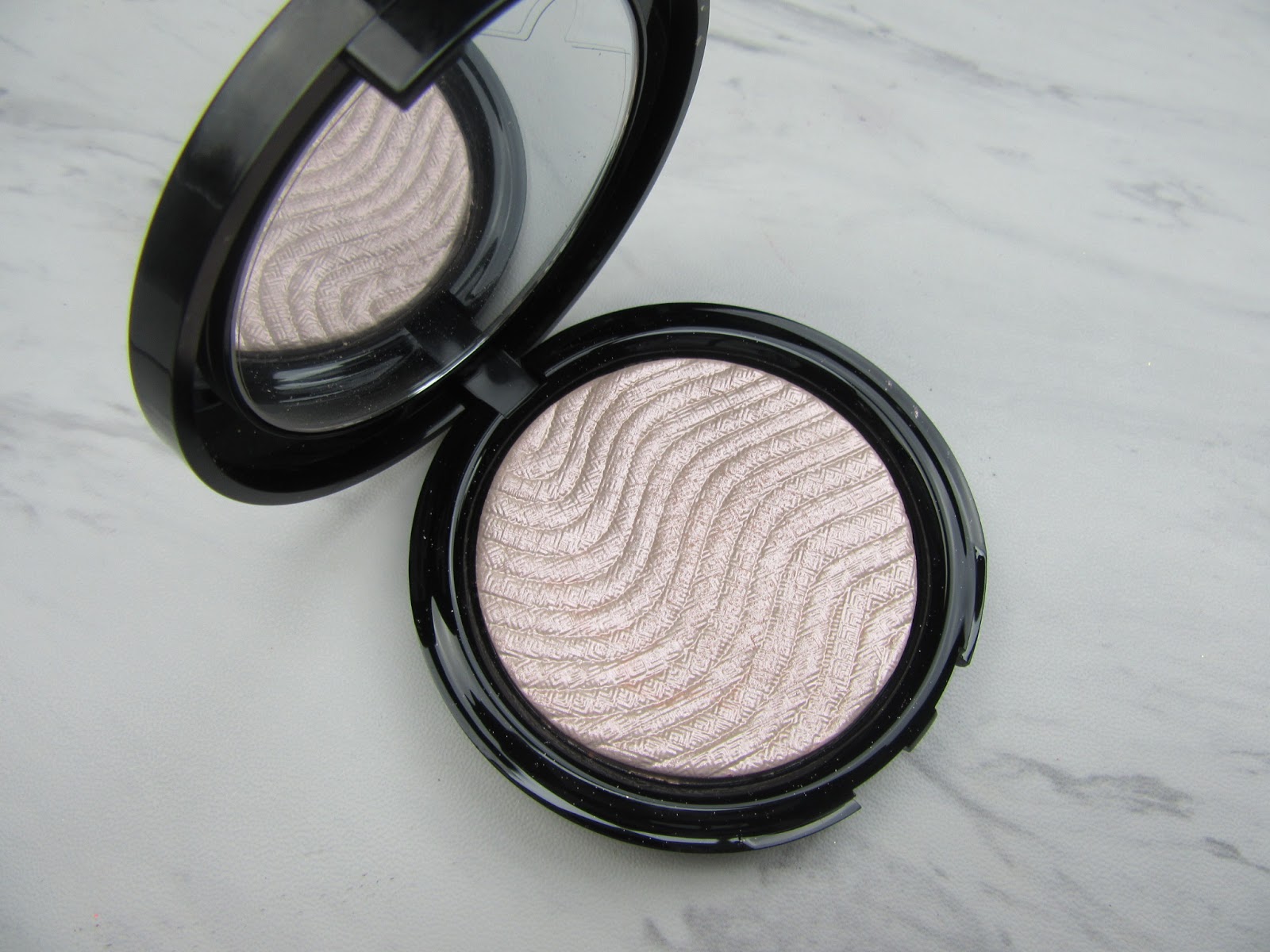 F Makeup Forever Pro Light Fusion Highlighters swatches