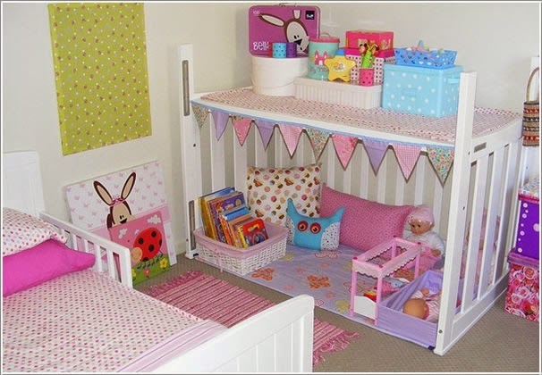 Reutilizar y reciclar cuna de bebe en una zona de juegos