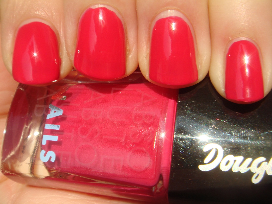 Crystal's Reviews Douglas Absolute nails 03 Lena swatches