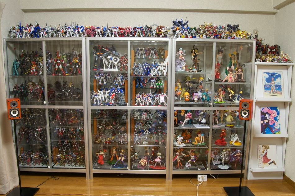 http://animemanga-enthusiast.blogspot.com/2014/08/gundam-action-figures-owning-otaku.html