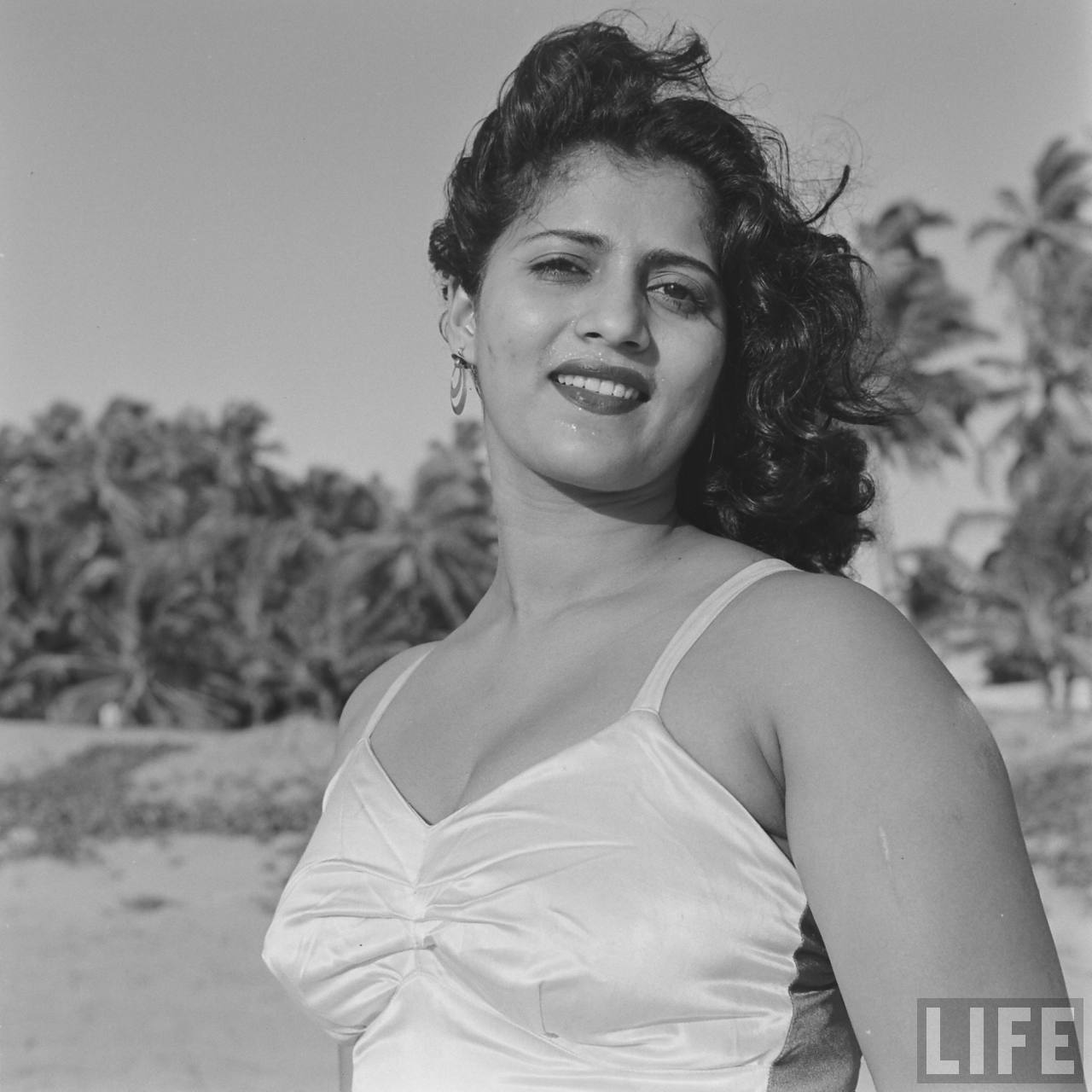 Hindi Movie Actress Mohana Cabral Photoshoot By James Burke 1951 Old Indian Photos See more ideas about indian actresses, actresses, bollywood actress. hindi movie actress mohana cabral