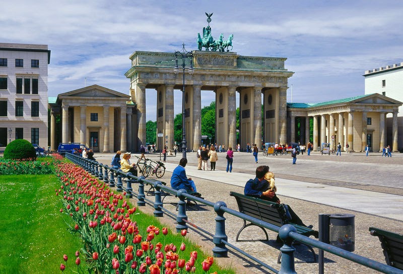 Köra om Erövrare Alperna Rejseguide til billige rejser i hele verden: Top 10 ting du skal se i Berlin Köra om Erövrare Alperna Rejseguide til billige rejser i hele verden: Top 10 ting du skal se i Berlin