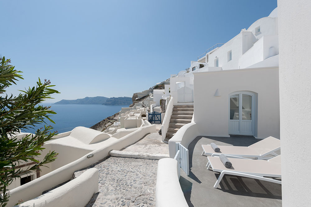 Oikos Tsebelis Armonia Villa Cycladic architecture meets pure romance