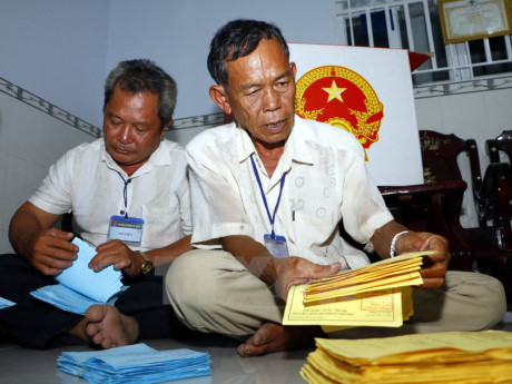 Các địa phương hoàn tất công tác bầu cử, khẩn trương kiểm phiếu - Ảnh 1 Cac dia phuong hoan tat cong tac bau cu, khan truong kiem phieu - Anh 1