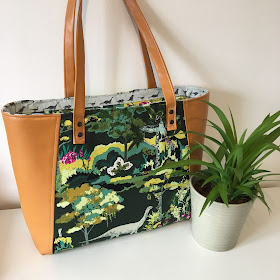 Crafty Clyde: Jurassic Park! An Everyday Tote for Minerva Crafts