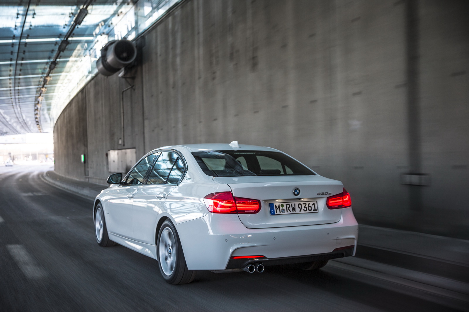 Bmw S Us Customers Are Picking Up Its Plug In Hybrids At A