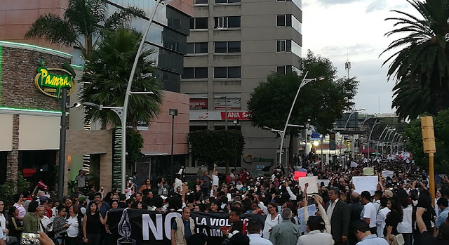 Miles de poblanos marcharon en la Juárez para exigir justicia sobre el supuesto fraude en la gubernatura