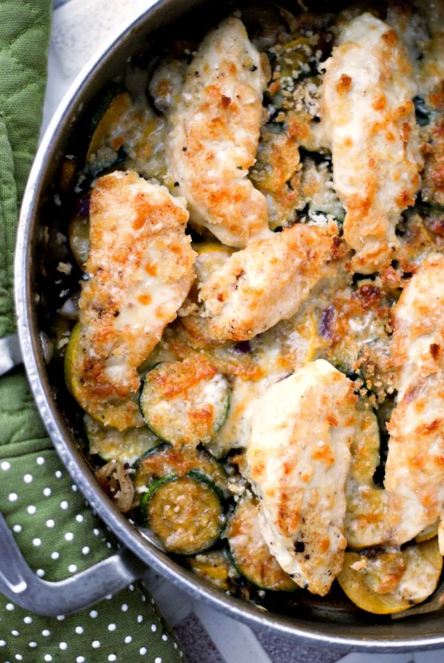 White Cheddar Chicken and Zucchini Skillet | thetwobiteclub.com