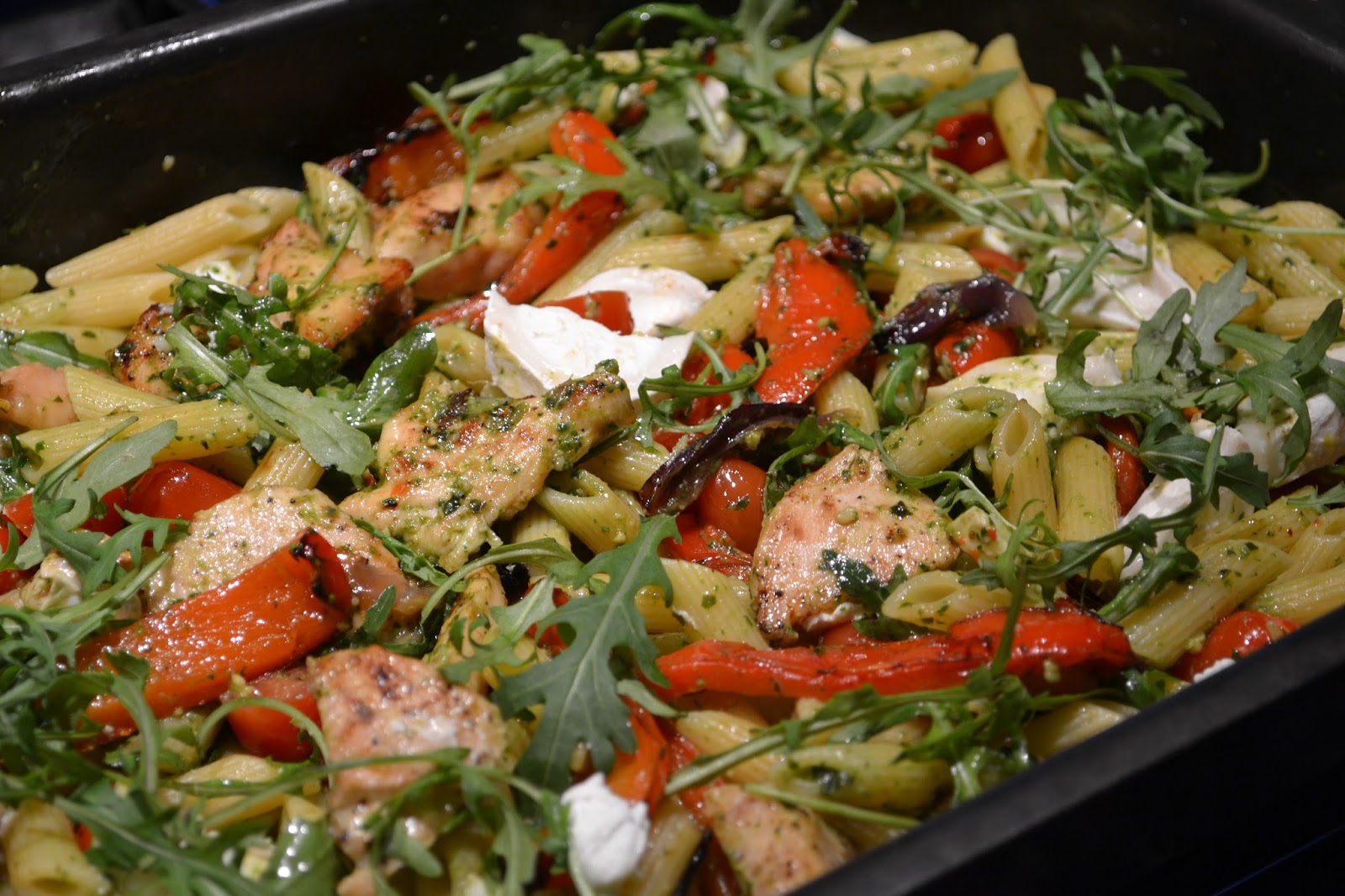 Eet lekker Mediterrane pasta met kip en geitenkaas