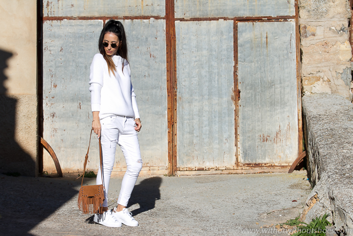 Look Blanco con Jeans Boyfriend Meltin' Pot y Adidas Superstar | With Or Without Shoes - Blog Influencer Moda España