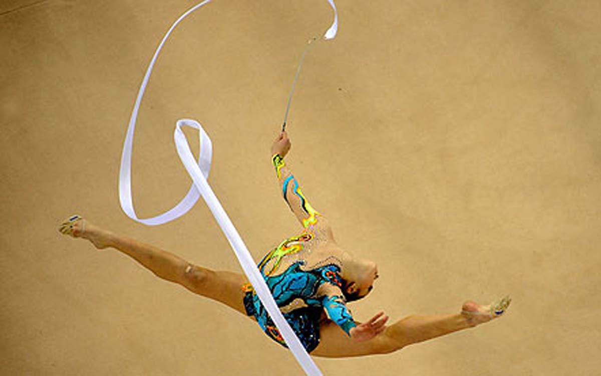 Спорт профессионал художественная гимнастика. Художественная гимнастика фон. Художественная гимнастика акварель. Гимнастическая инсталляция это. Художественная гимнастика на зеленом фоне.