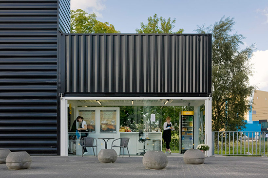 Kontainer Halte bus ATM Center dan coffee shop