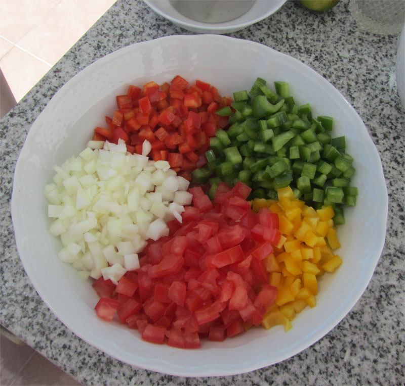 Los ingredientes que no pueden faltar para bordar una salsa criolla 4 Moncloa salsa criolla